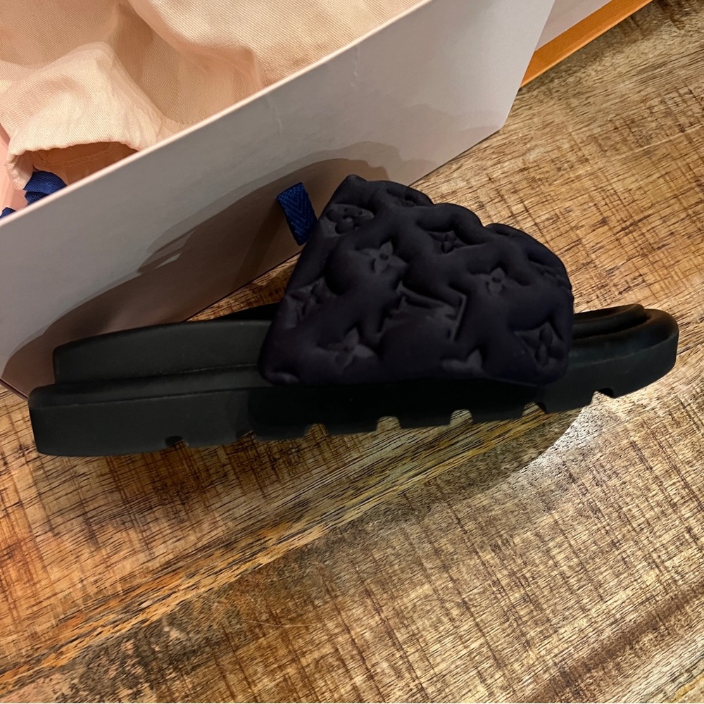 Louis Vuitton Pool Pillow Slides Black Monogram Sandals EU 36 New - Picture 6 of 9